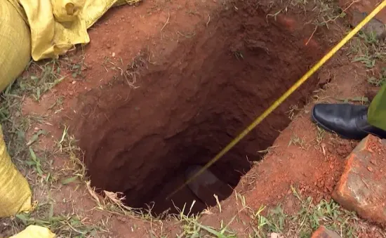 Lăng mộ vua Lê Túc Tông bị đào sâu 1,6 m và phá vỡ bia đá