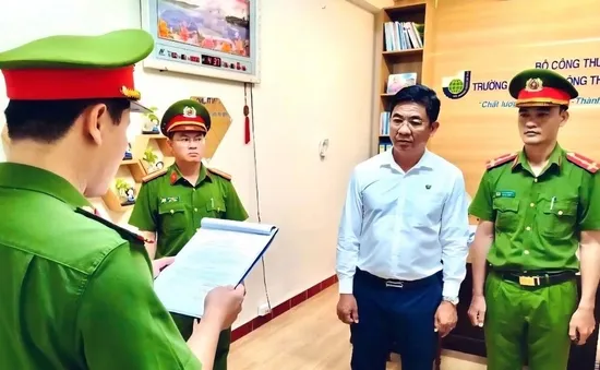 Khởi tố, bắt giam Hiệu trưởng Trường Cao đẳng Công Thương miền Trung