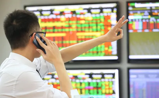 VN Index về sát mốc 1.300 điểm