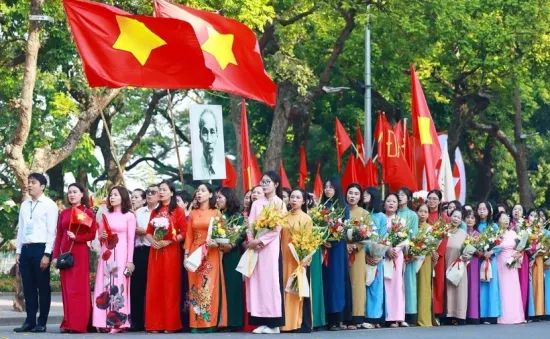 Bộ Chính trị: Dân số là yếu tố quan trọng hàng đầu, là nhiệm vụ chiến lược