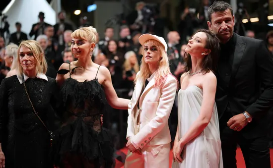 Phim đầu tay của Kristen Stewart về nghiện ngập nhận tràng pháo tay dài 4 phút tại Cannes