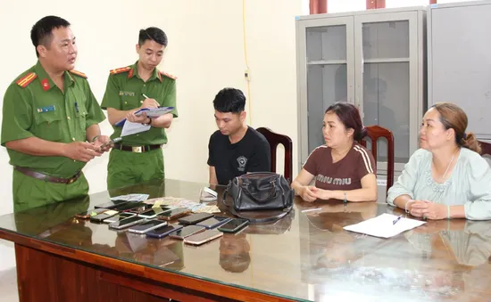 Bắt nhóm dàn cảnh trộm cắp tài sản của người dân chiêm bái xá lợi Đức Phật