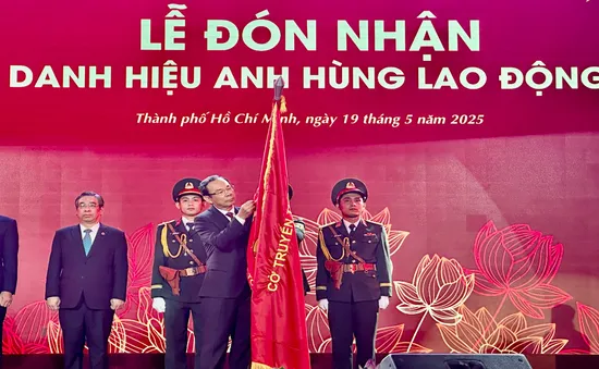 Ủy ban MTTQ Việt Nam TP Hồ Chí Minh đón nhận danh hiệu Anh hùng Lao động