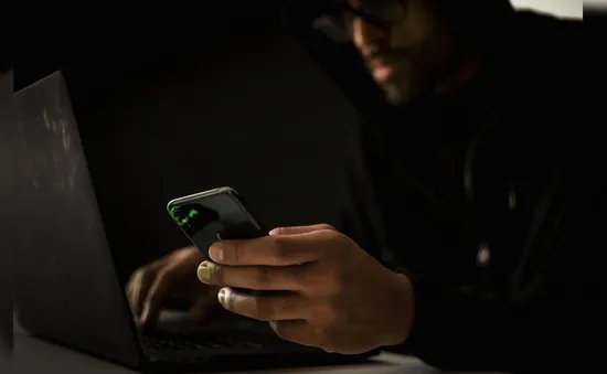 Cảnh báo chiêu lừa đảo công nghệ cao nhắm vào người dùng iOS, Android