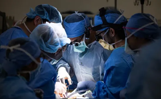 Lần đầu tiên ghép thành công bàng quang cho người