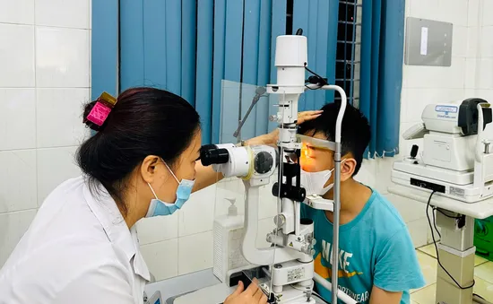 Việt Nam chính thức được WHO công nhận đã thanh toán bệnh mắt hột