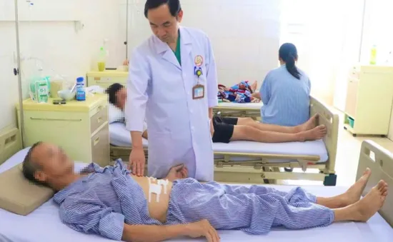 Thủng dạ dày do thuốc giảm đau, thuốc xương khớp không rõ nguồn gốc