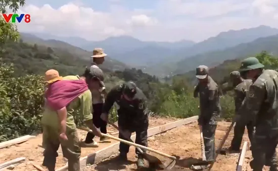 Bà con vùng căn cứ cách mạng vui mừng vì có đường giao thông nông thôn