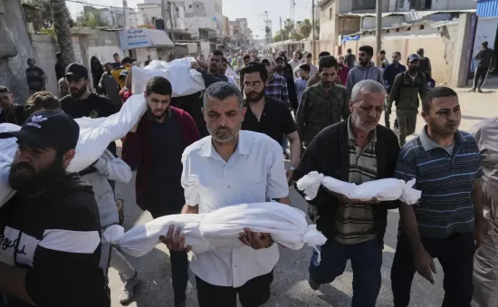 Viện trợ chưa được phân phát, Israel tiếp tục không kích Gaza khiến ít nhất 82 người thiệt mạng