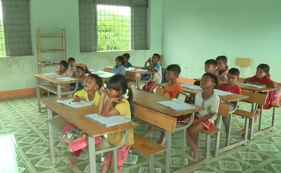 Niềm vui lớn từ chính sách miễn học phí