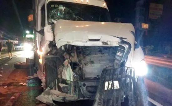 Tai nạn liên hoàn giữa 3 ô tô trên Quốc lộ 5, giao thông ùn tắc