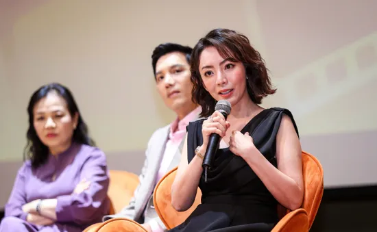 Đạo diễn Nguyễn Quang Dũng và Thu Trang "truyền lửa" cho các bạn trẻ mê làm phim