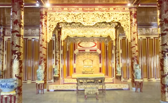 Ngai vua Triều Nguyễn ở Đại nội Huế bị xâm hại