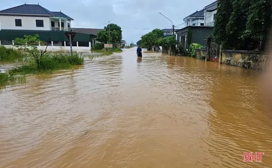 Mưa rất lớn tại Hà Tĩnh từ đêm đến sáng gây ngập lụt nhiều khu vực