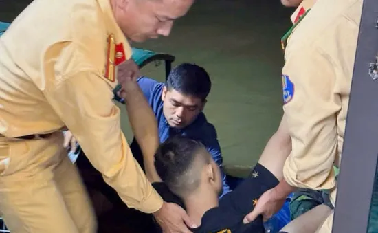 Kịp thời cứu sống nam thanh niên đuối nước trên sông Đuống