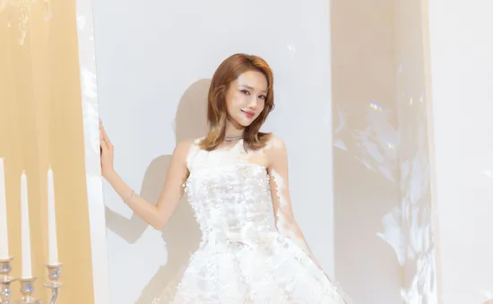 Nhã Phương, Hari Won và dàn sao hội tụ tại show diễn mở màn Vietnam Couture Fashion Week