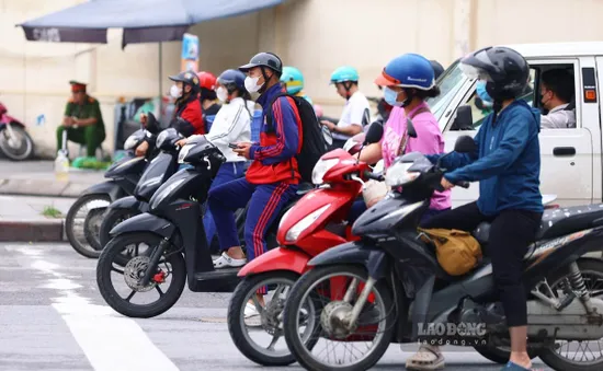 Hà Nội lạnh bất thường giữa mùa hè: Thời tiết "đảo chiều" và lời cảnh báo từ khí hậu