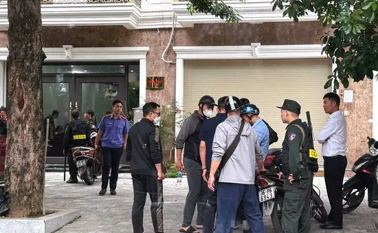 Công an đồng loạt khám 3 căn nhà liên quan trùm giang hồ ở Thanh Hóa