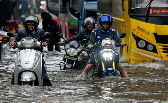 Lũ lụt nghiêm trọng ở thủ phủ tài chính Mumbai của Ấn Độ