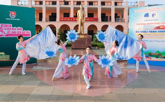 Thanh niên TP Hồ Chí Minh bắt đầu hành trình "Theo chân Bác"
