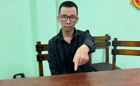 Bắt giữ đối tượng lừa đảo bán "hoa tươi Đà Lạt"