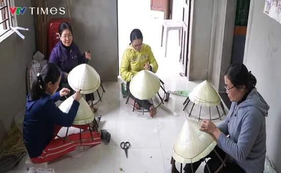 Giữ hồn quê qua vành nón lá