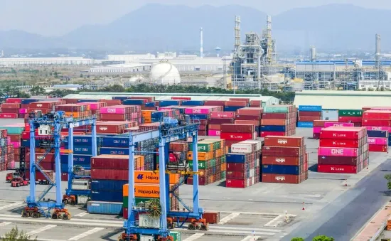 Nâng tầm logistics để làm "bệ đỡ" cho xuất khẩu