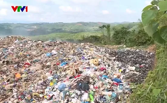 Bãi rác quá tải, người dân Đắk Nông khốn đốn vì ô nhiễm kéo dài