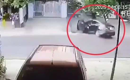 Khởi tố người chồng hỗ trợ vợ lùi ô tô gây tai nạn chết người ở Phú Yên