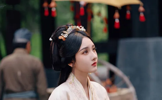 Từ im ắng đến bùng nổ: Tống Tổ Nhi hồi sinh nhờ Khom lưng