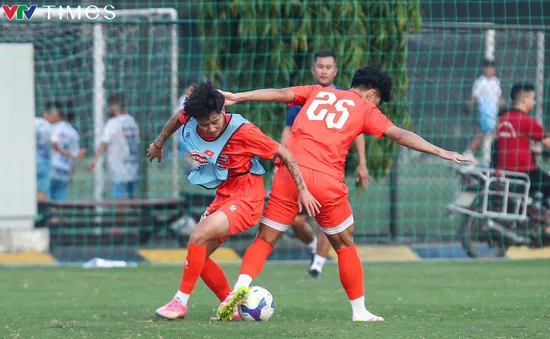 Tài năng trẻ Việt kiều nỗ lực tập luyện cùng U22 Việt Nam