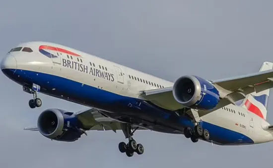 Bắt giữ tiếp viên British Airways nhảy múa khỏa thân trong khoang thương gia