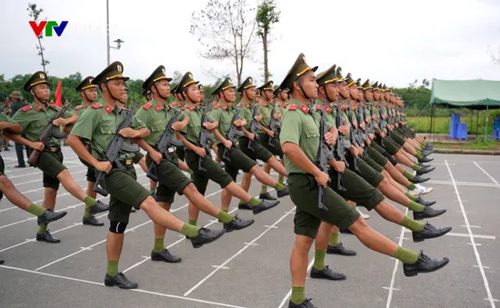 Khối sĩ quan Gìn giữ hòa bình LHQ "vượt nắng thắng mưa" chờ ngày duyệt binh Quốc khánh