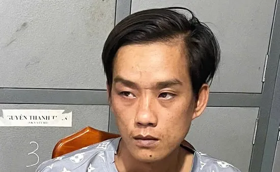 Sang hàng xóm chơi, bé gái 9 tuổi bị gã trai xâm hại