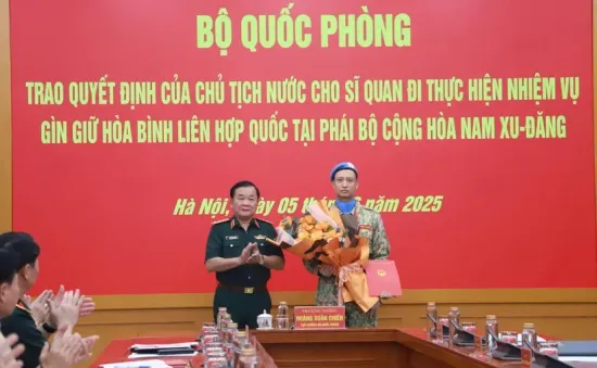 Trao Quyết định của Chủ tịch nước cho sỹ quan đi gìn giữ hòa bình tại Nam Sudan