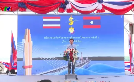 Hợp long cầu đường bộ nối Thái Lan và Việt Nam