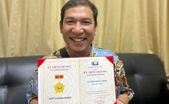 NSƯT Quang Thắng vinh dự nhận Kỷ niệm chương "Vì sự nghiệp điện ảnh"