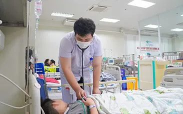 Bé trai 15 tuổi ngộ độc vì tái sử dụng thuốc lá điện tử đã bị cấm