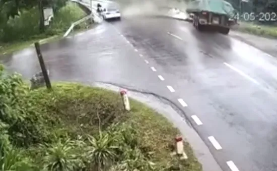 Thiếu quan sát tại nút giao gây tai nạn nghiêm trọng ở ngã ba