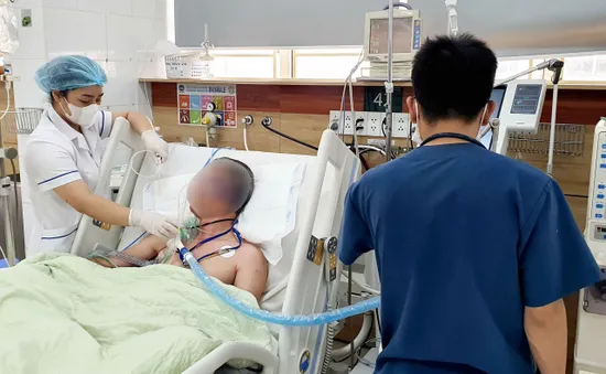 Ngậm “cồn y tế”, người đàn ông hôn mê vì ngộ độc methanol