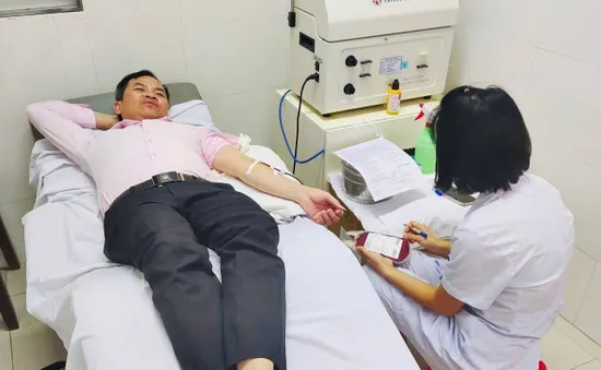 Truyền máu hiếm kịp thời, cứu sống bệnh nhân xơ gan nguy kịch