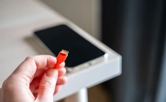 Cách xử lý nhanh khi điện thoại sạc pin chậm hoặc không vào điện