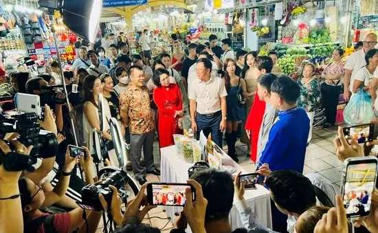 Tiểu thương bước vào kỷ nguyên số để “nâng đời”