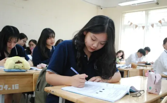 Thí sinh ‘chạy nước rút’ làm quen cấu trúc đề thi tốt nghiệp THPT mới