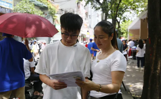 Trường THPT chuyên đầu tiên ở Hà Nội công bố điểm chuẩn lớp 10