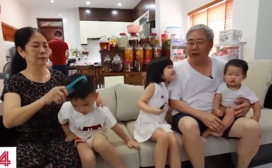 Hè về, gia đình thành... trung tâm giữ trẻ bất đắc dĩ