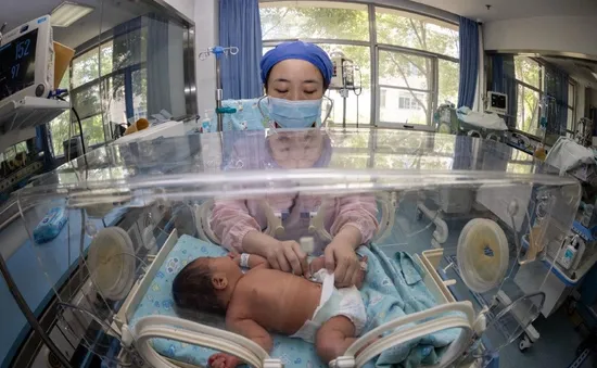 Trung Quốc yêu cầu các bệnh viện cung cấp gây tê ngoài màng cứng để khuyến khích sinh nở
