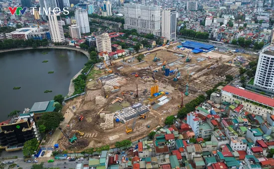 Cận cảnh công trường thi công dự án trên 'đất vàng' phố Giảng Võ (Hà Nội)