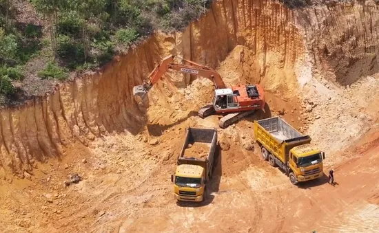Bình Định: Ngang nhiên khai thác đất trái phép
