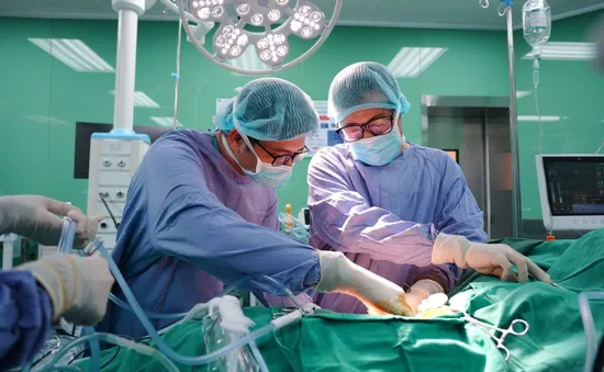 Cô gái trẻ thường xuyên tăng huyết áp không ngờ mắc u tuyến thượng thận